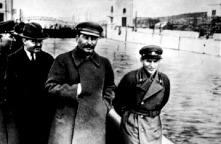 Stalin med Nikolaj Ivanovitj Jezjov | Karin Englund